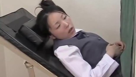 Doctor Makes His Japanese Patient Feel Good JPORNJAPANCOM