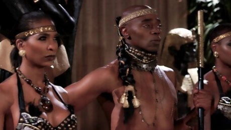 Interracial threesome in Egyptian style with jessica drake & Ana Foxxx