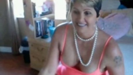 Mature and excited chunky woman flashes her tits on