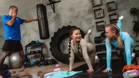 Kazakh MILF Luna Truelove & Dutch babe Chrystal Sinn fucking fitness trainer