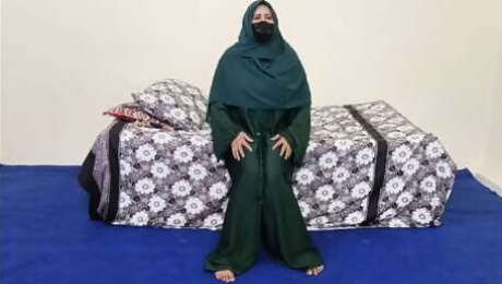 Very Hot Muslim Hijab Women Orgasm with Dildo