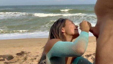Slutty wife takes standup facial at the beach @ Appleliu-76