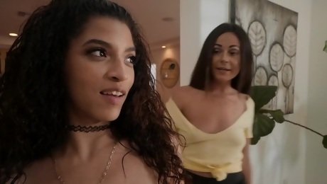 Sex-hungry dude wants brunette to wash his hard cock
